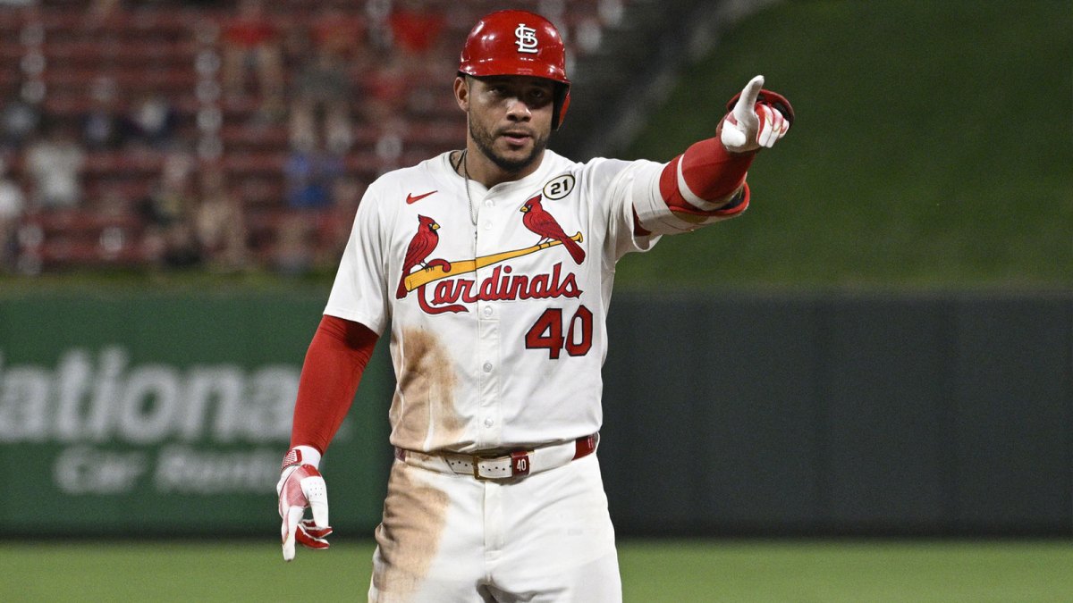 St. Louis Cardinals first baseman Willson Contreras (40) celebrates after hitting a RBI single against the Cincinnati Reds in the sixth inning at Busch Stadium.
