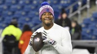 New York Giants quarterback Jameis Winston (19) warms up prior to the game against the New England Patriots at Gillette Stadium.