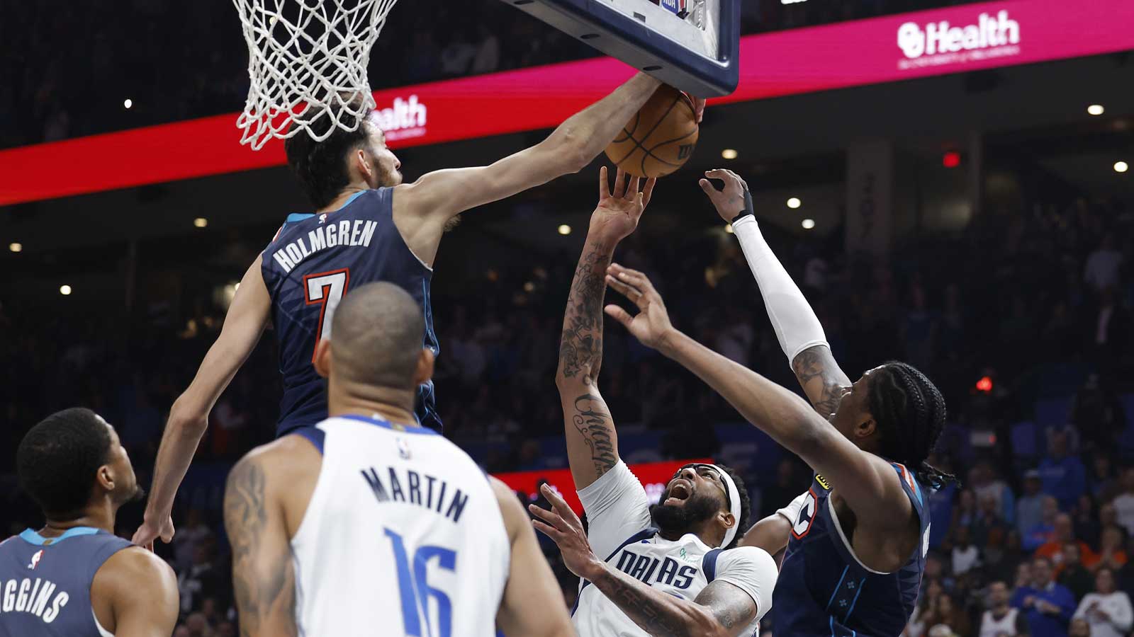 Mark Daigneault reveals how Thunder held Anthony Davis to 2 points in blowout win
