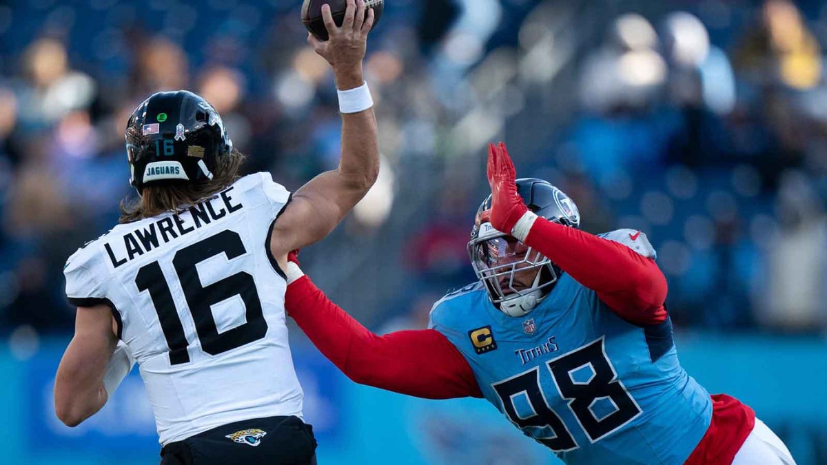 Tennessee defensive tackle Jeffery Simmons (98) hits the chest of Jacksonville quarterback Trevor Lawrence (16) to alter his third-down throw during their game at Nissan Stadium Sunday, Nov. 30, 2025. Jacksonville was forced to punt.