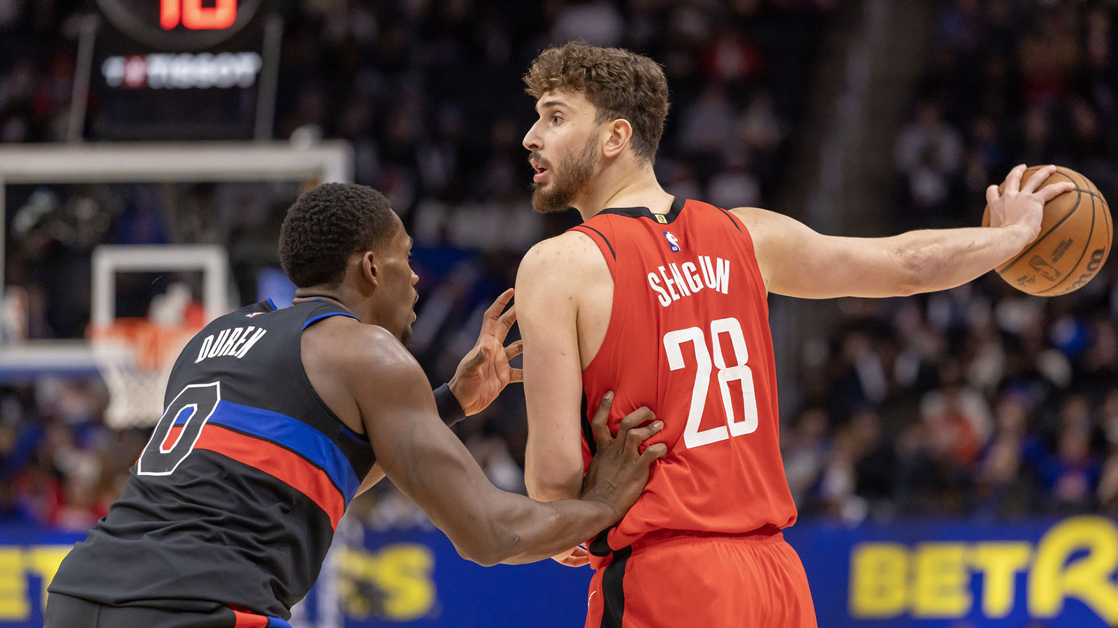 Rockets’ Alperen Sengun shocks Pistons fans with Isaiah Stewart poster