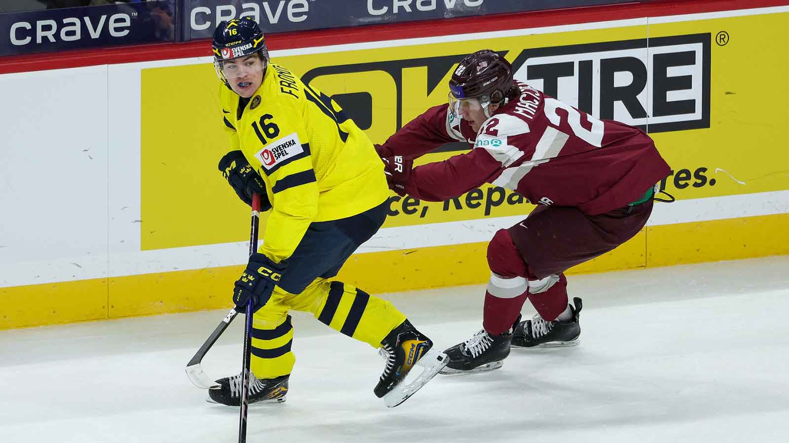 Blackhawks prospect Anton Frondell wins World Junior semifinal for Sweden in shootout