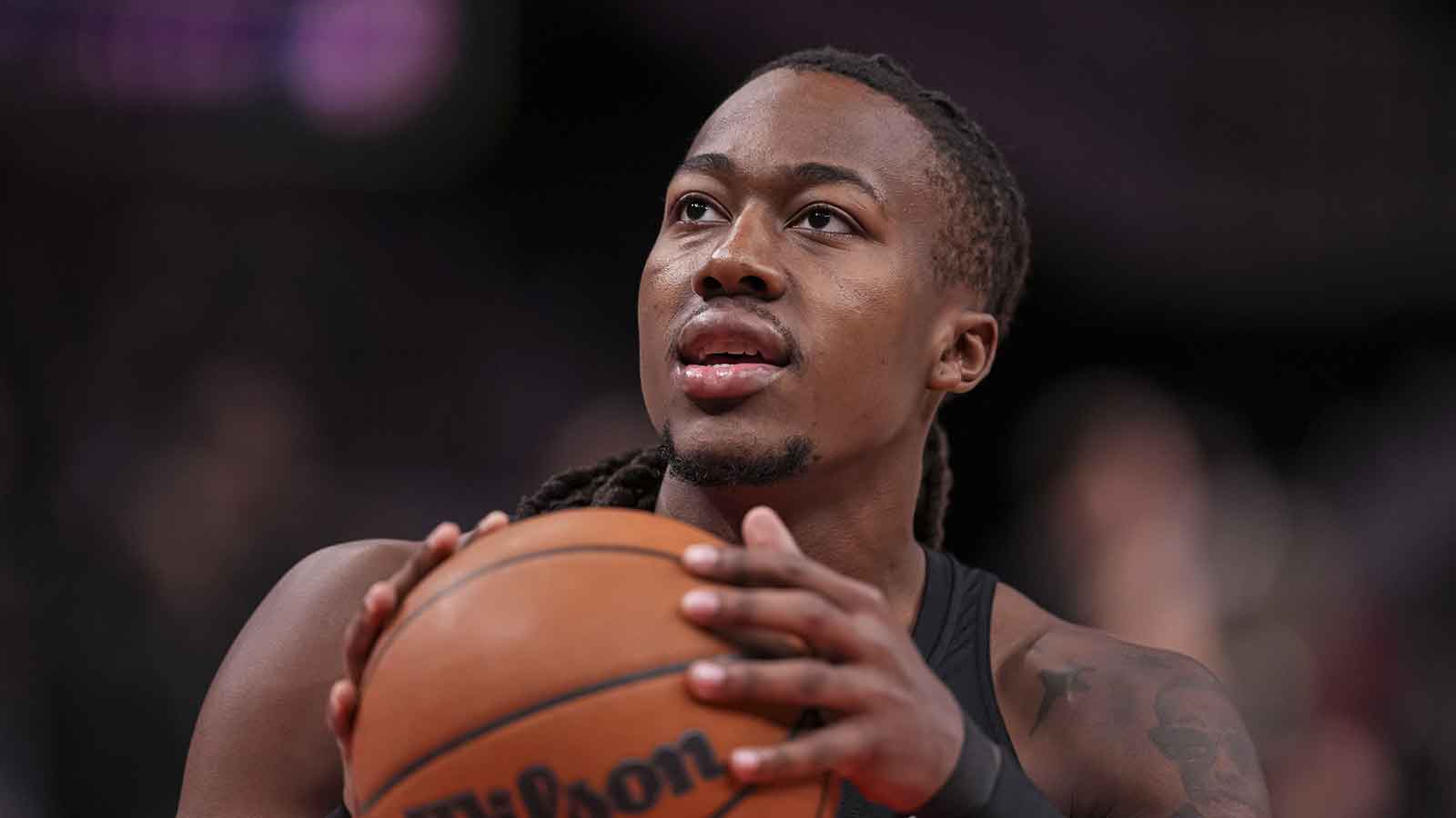 Bulls’ Ayo Dosunmu nails insane half court buzzer-beater