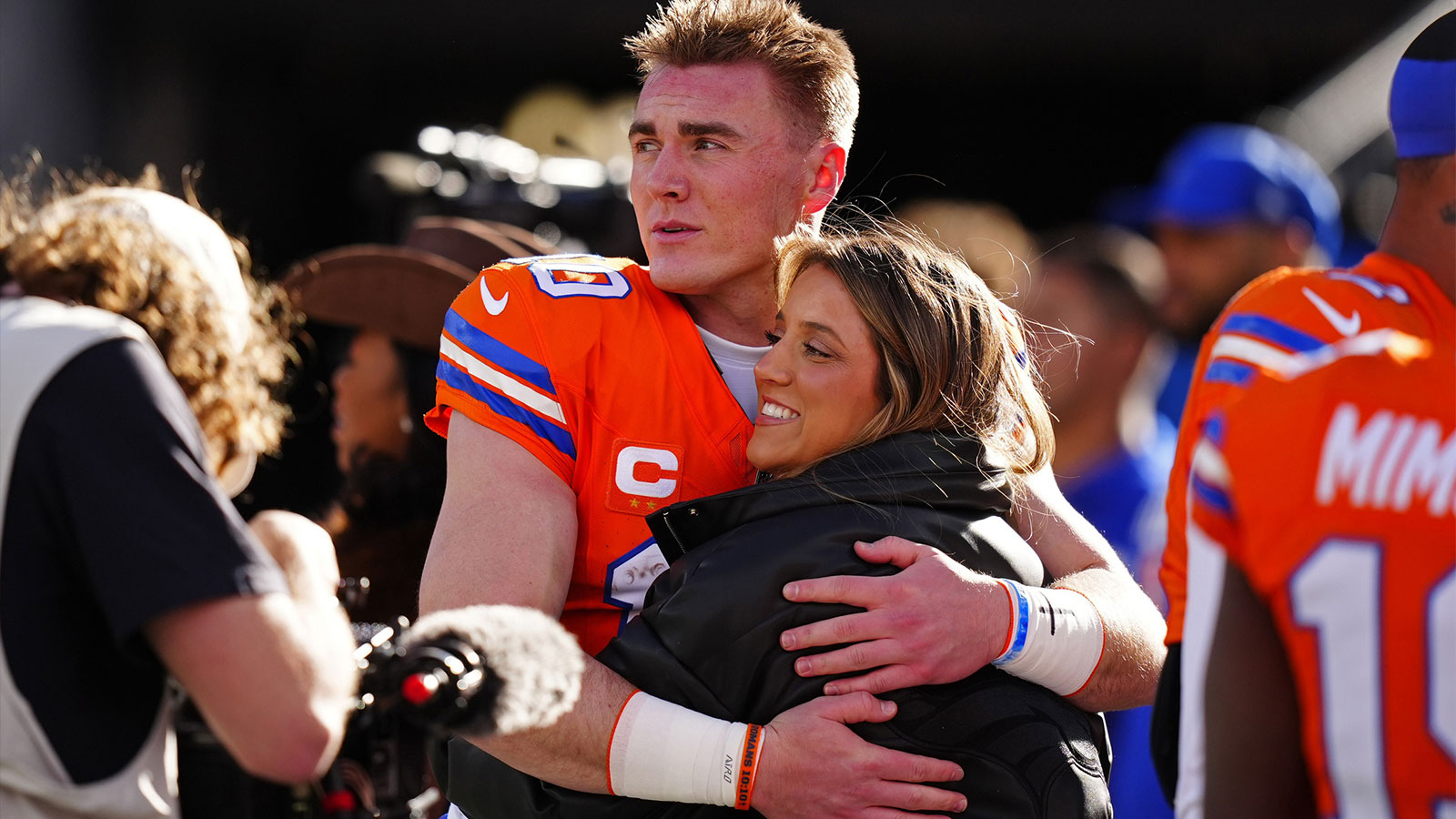 Broncos QB Bo Nix’s wife Izzy reveals get-well wishes after season-ending injury