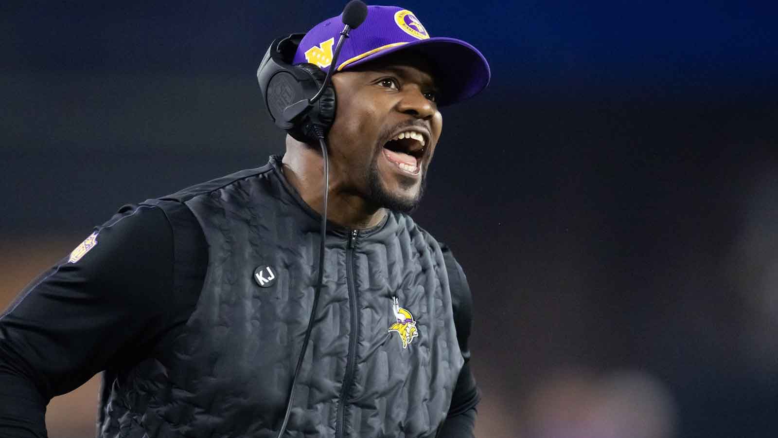 Kevin O’Connell has ‘lots of confidence’ Brian Flores will be retained as Vikings DC
