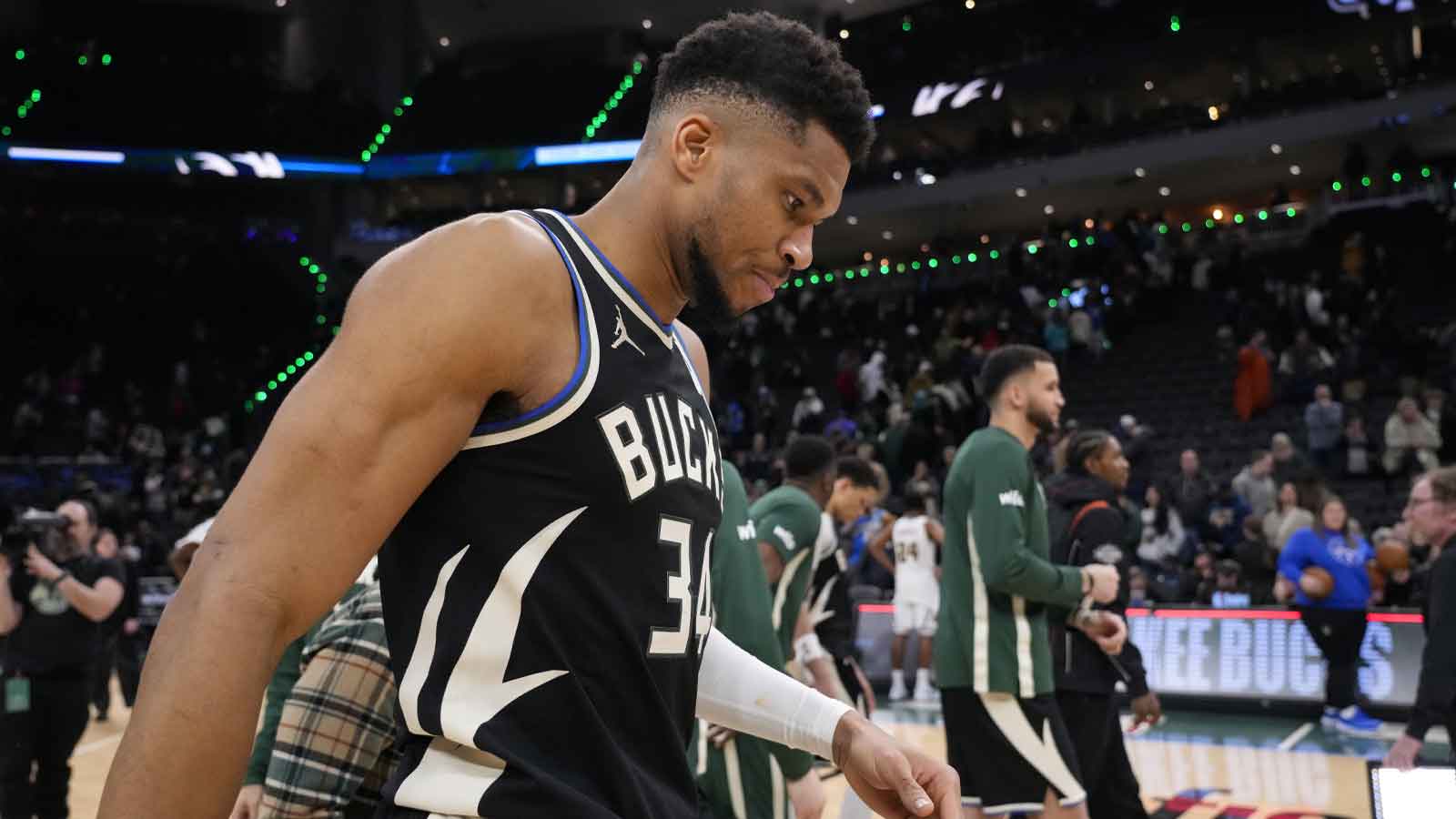 Bucks’ Giannis Antetokounmpo catches attention with activity amid wild trade rumors