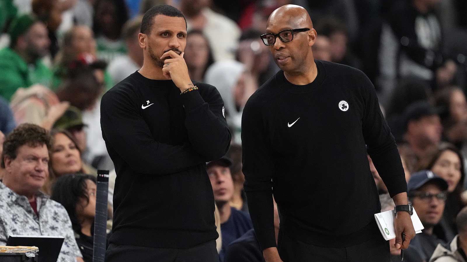 LA Clippers head coach Tyronn Lue (left) with assistant coach Sam Cassell in the second half against the LA Clippers at Intuit Dome. 