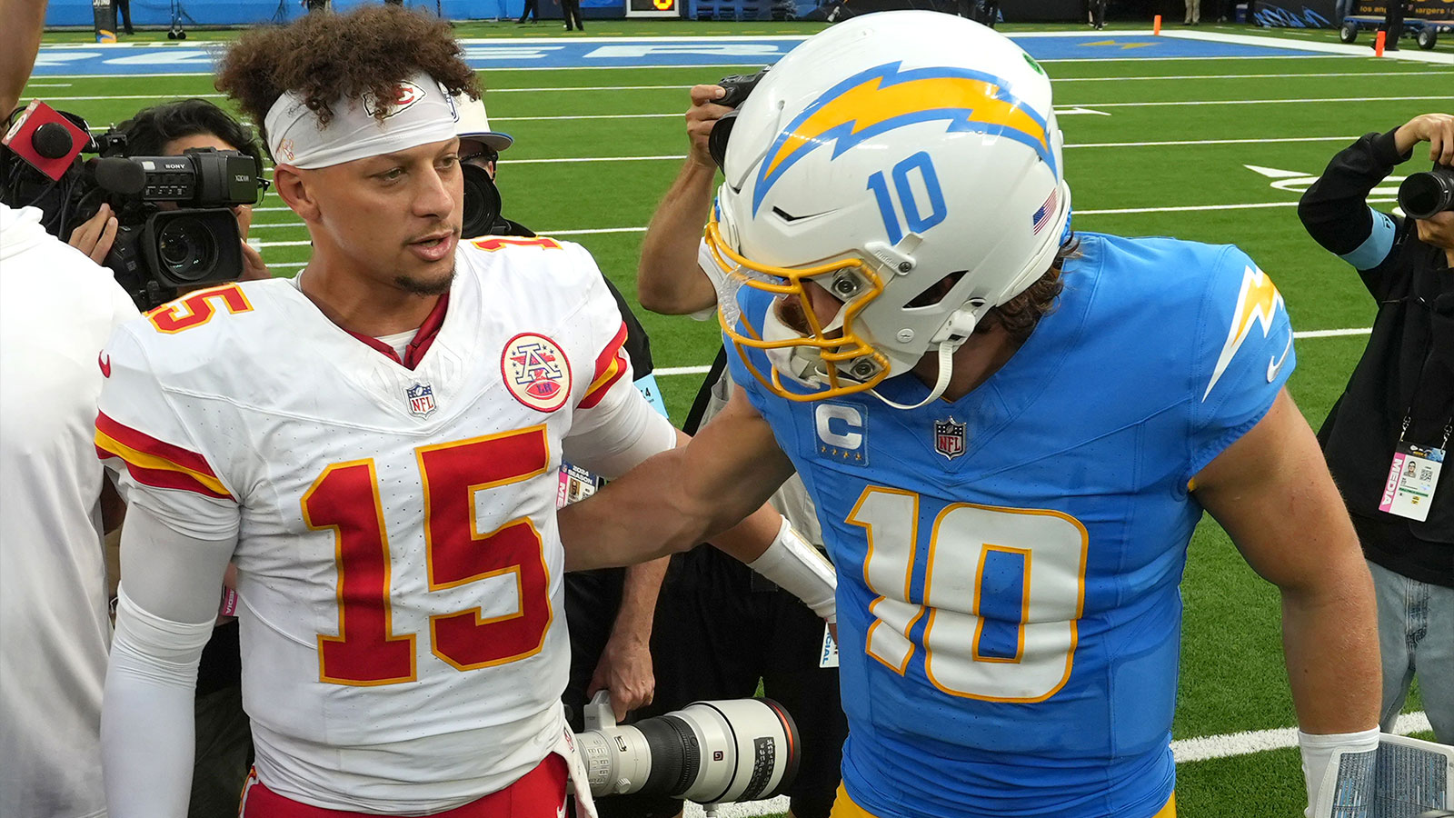 Kansas City Chiefs quarterback Patrick Mahomes (15) and Los Angeles Chargers quarterback Justin Herbert (10) shake hands after the game at SoFi Stadium. 