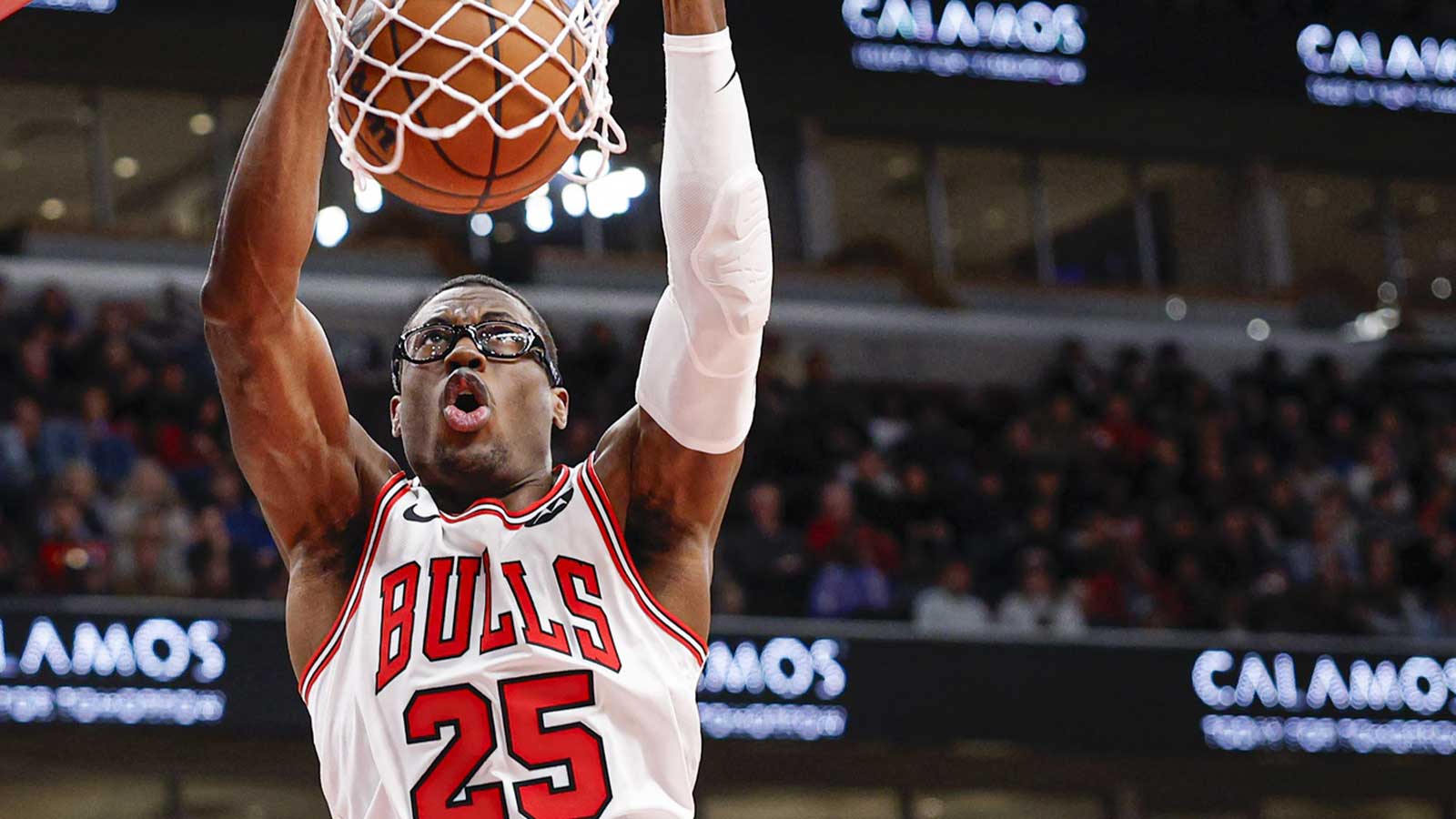 Jalen Smith gets shots up before showdown against the Mavericks