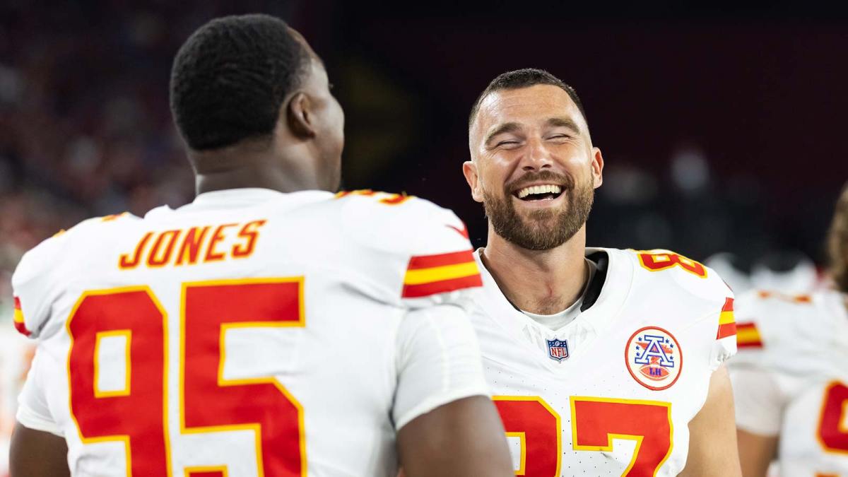 Chiefs DT Chris Jones (95) with TE Travis Kelce (87)