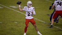 Cincinnati Bearcats quarterback Brendan Sorsby (2) throws the ball during the game between the Horned Frogs and the Bearcats at Amon G. Carter Stadium.