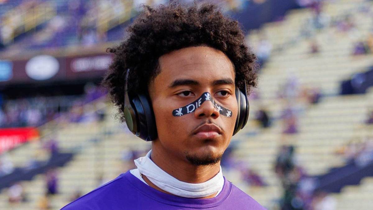 Sep 20, 2025; Baton Rouge, Louisiana, USA; LSU Tigers safety Dashawn Spears (10) during warmups before the game against the Southeastern Louisiana Lions at Tiger Stadium. Mandatory Credit: Stephen Lew-Imagn Images