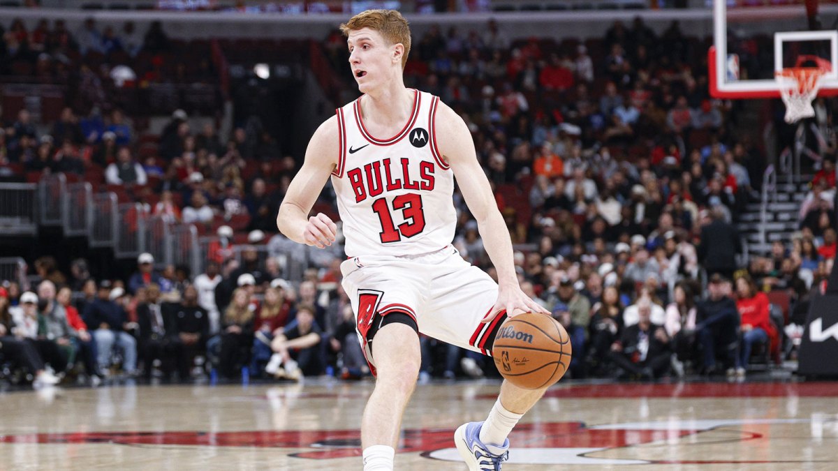 Chicago Bulls guard Kevin Huerter (13) brings the ball up court against the Dallas Mavericks during the first half at United Center.