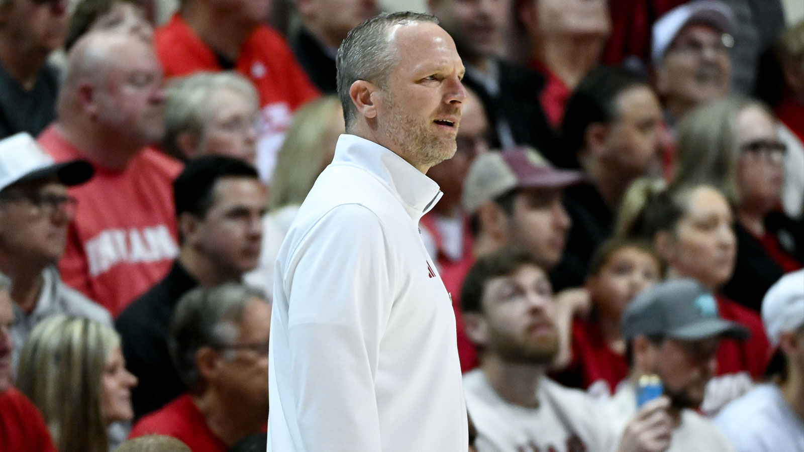 Indiana basketball’s Darian DeVries has dejected reaction to Nebraska collapse – ‘Just can’t happen’