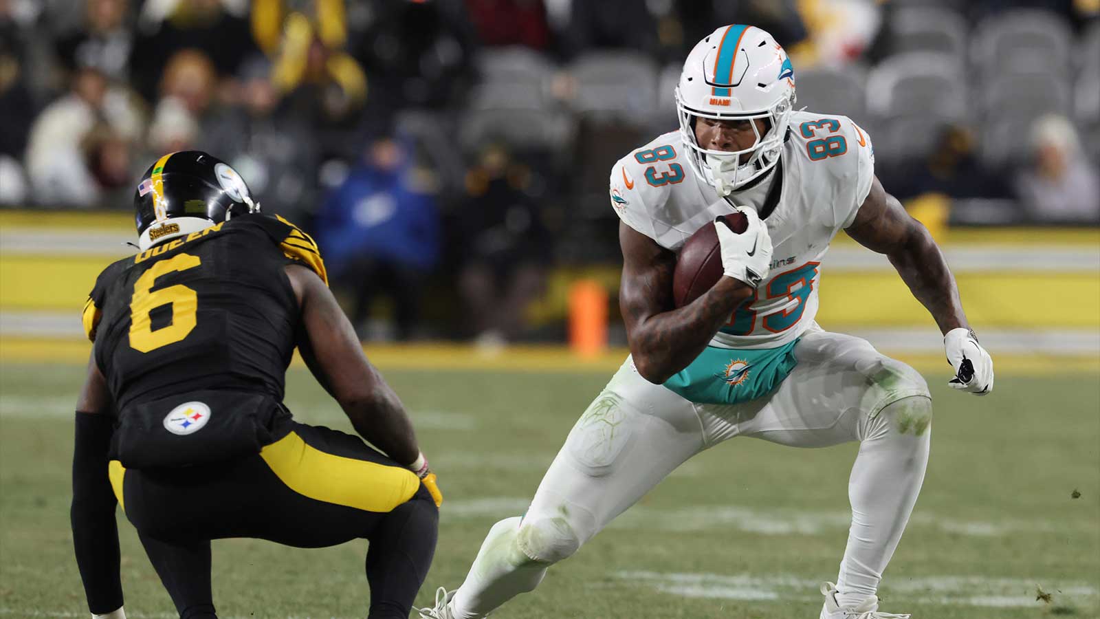 Miami Dolphins tight end Darren Waller (83) moves with the ball in the fourth quarter against the Pittsburgh Steelers at Acrisure Stadium.