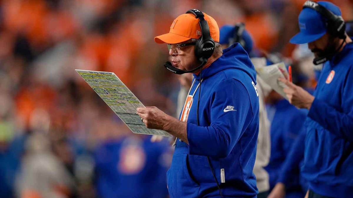 Denver Broncos head coach Sean Payton in the fourth quarter against the Los Angeles Chargers at Empower Field at Mile High.