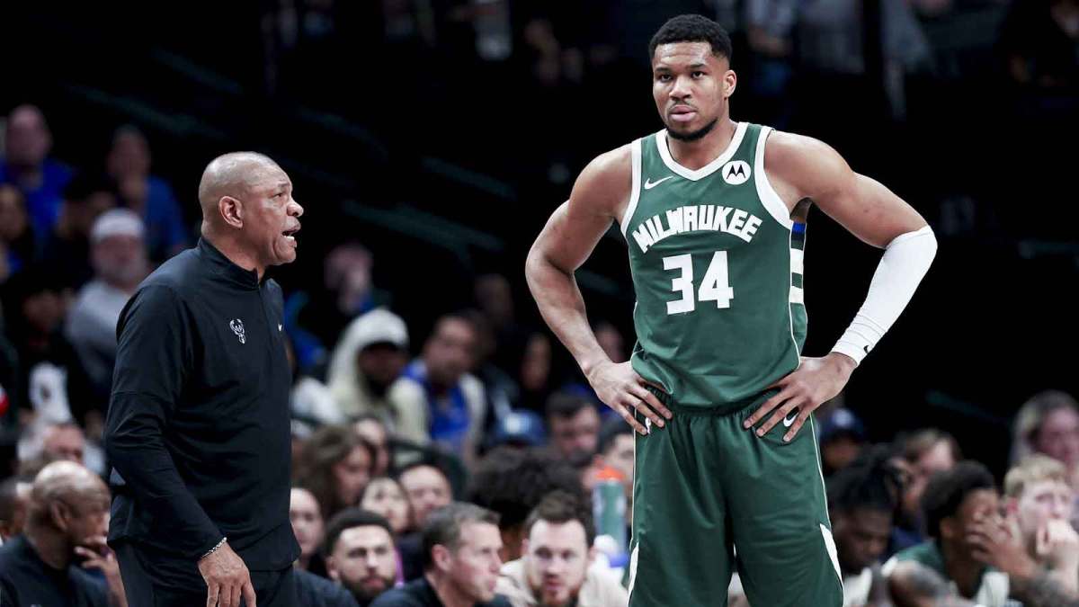 Milwaukee Bucks head coach Doc Rivers speaks to Milwaukee Bucks forward Giannis Antetokounmpo (34) during the second half against the Dallas Mavericks at American Airlines Center. Mandatory Credit: Kevin Jairaj-Imagn Images
