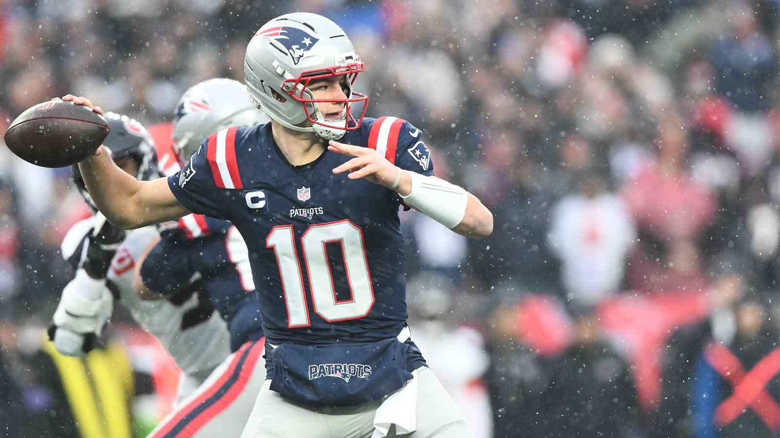 Patriots QB Drake Maye stuns Texans’ elite defense with 4th-down TD strike to DeMario Douglas