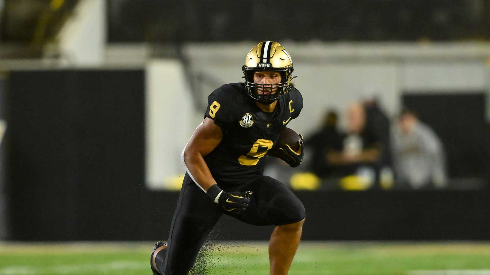 Vanderbilt Commodores tight end Eli Stowers (9) runs with the ball after a made catch against the Kentucky Wildcats during the second half at FirstBank Stadium.