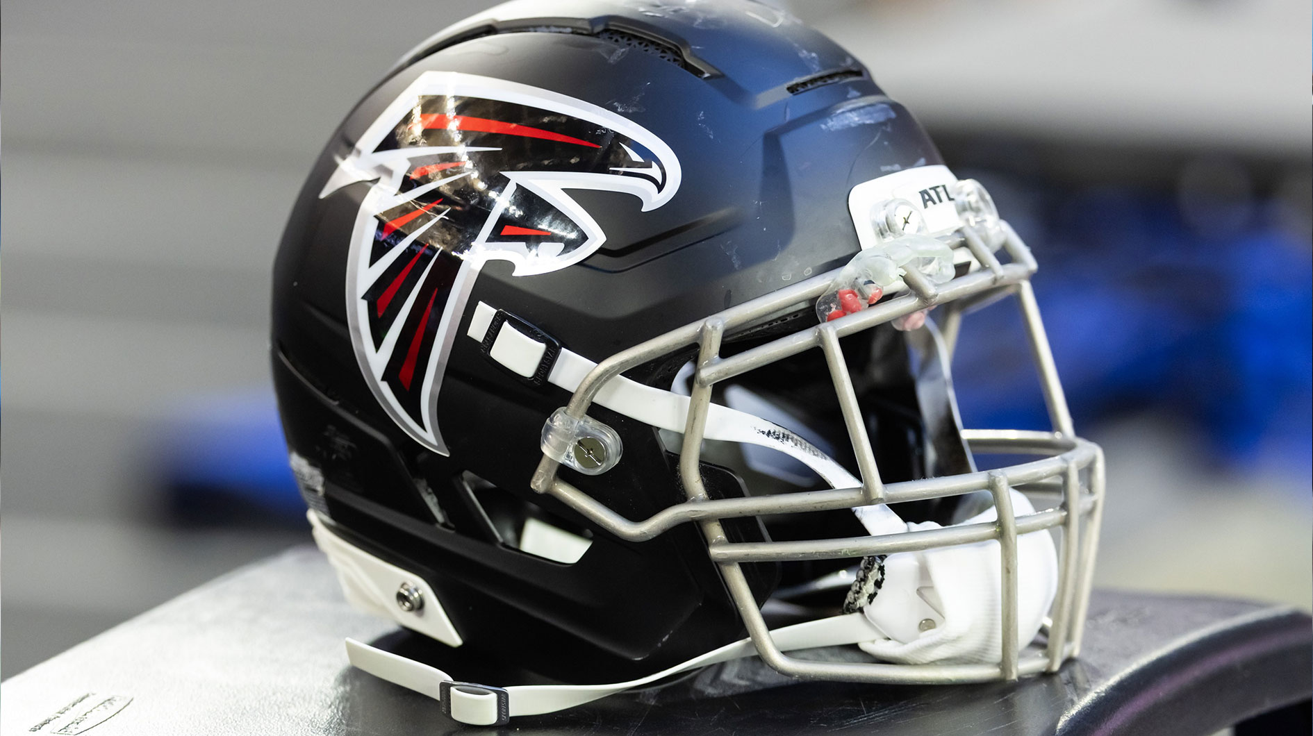 https://wp.clutchpoints.com/wp-content/uploads/2026/01/Falcons-helmet.jpg