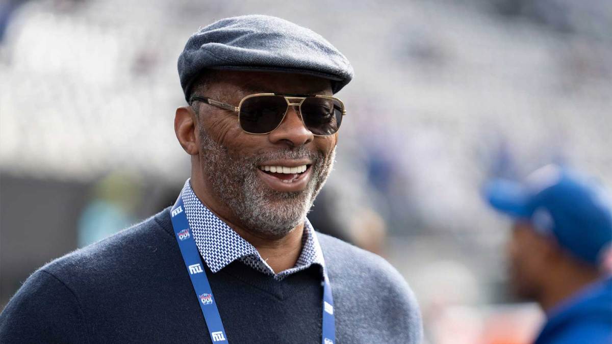 Retired New York Giants player Carl Banks stands on the sideline prior to the start of the game between New York Giants and Indianapolis Colts at MetLife Stadium on Sunday, Dec. 29, 2024.