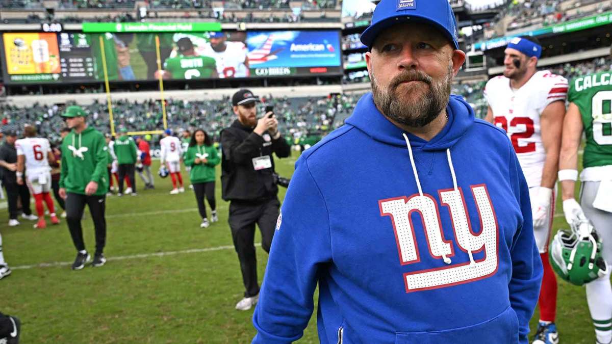 New York Giants head coach Brian Daboll walks off the field after loss to the Philadelphia Eagles at Lincoln Financial Field.
