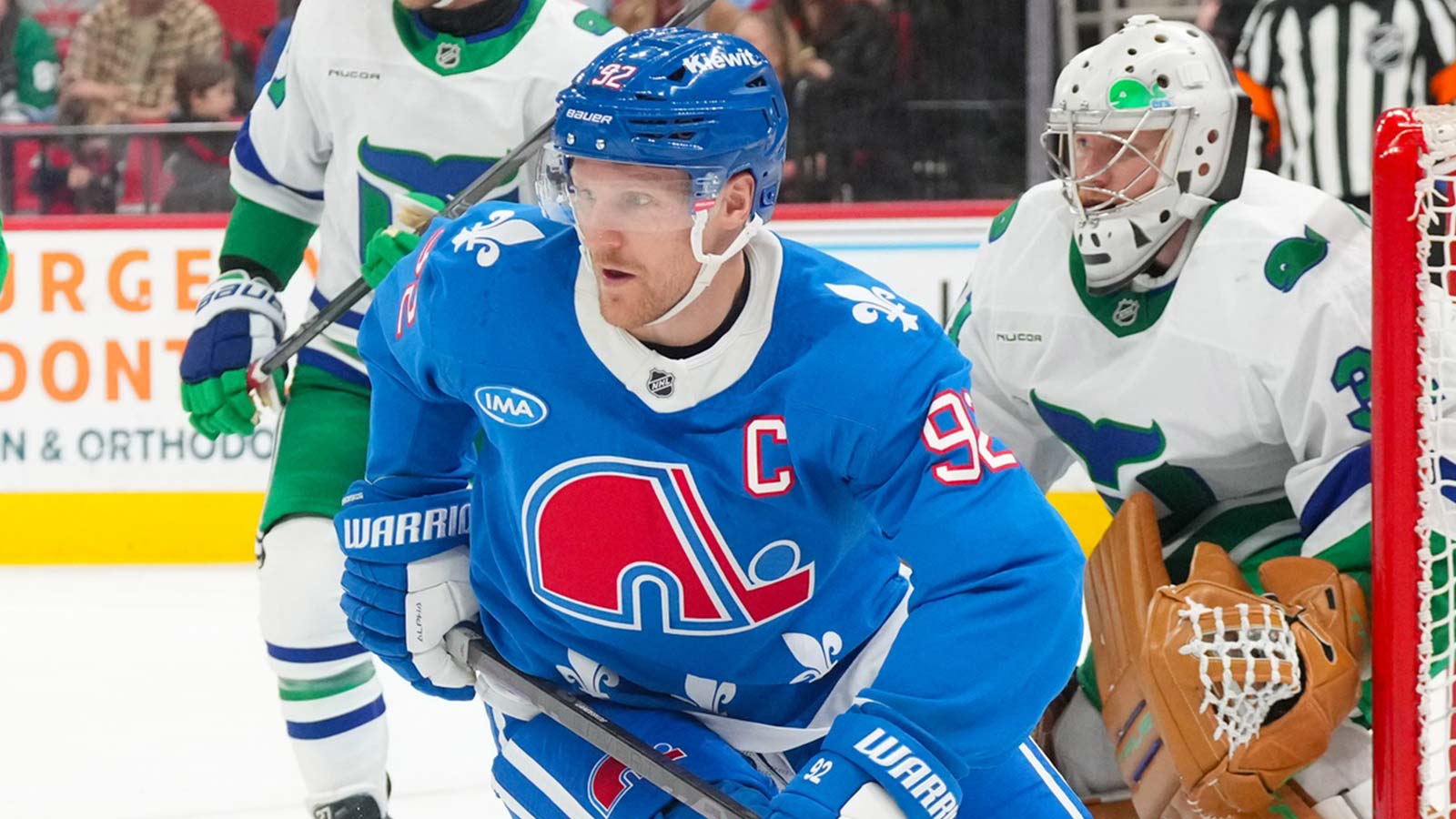 Avalanche’s Gabriel Landeskog suffers scary injury after crashing into net