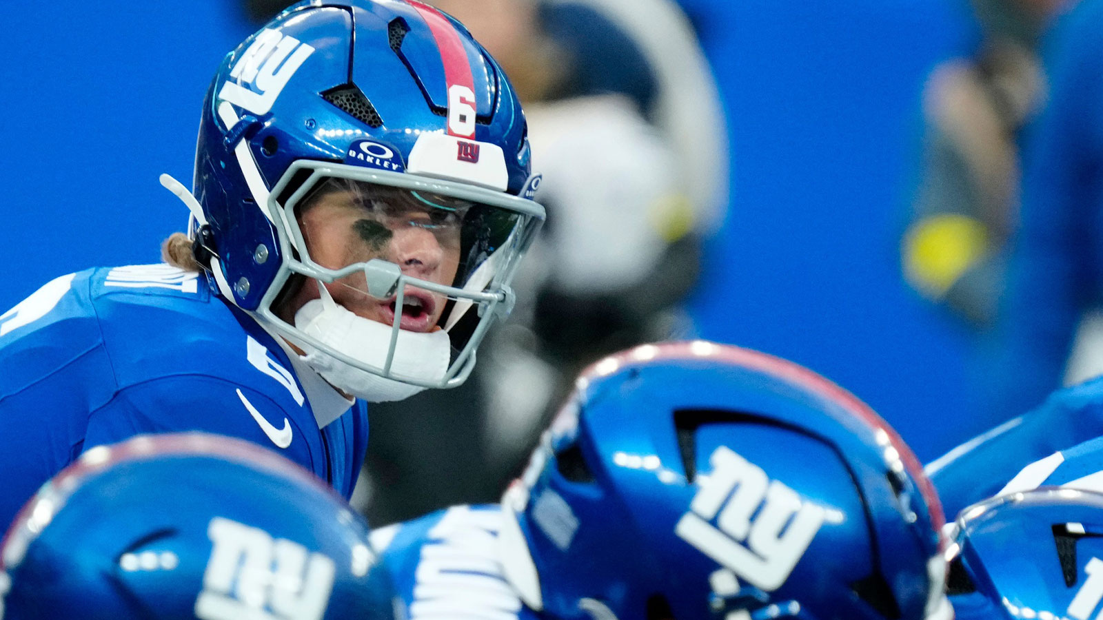 New York Giants quarterback Jaxson Dart (6) is shown in the fourth quarter, Sunday, January 4, 2026, in East Rutherford. The Giants beat the Cowboys, 34-17.
