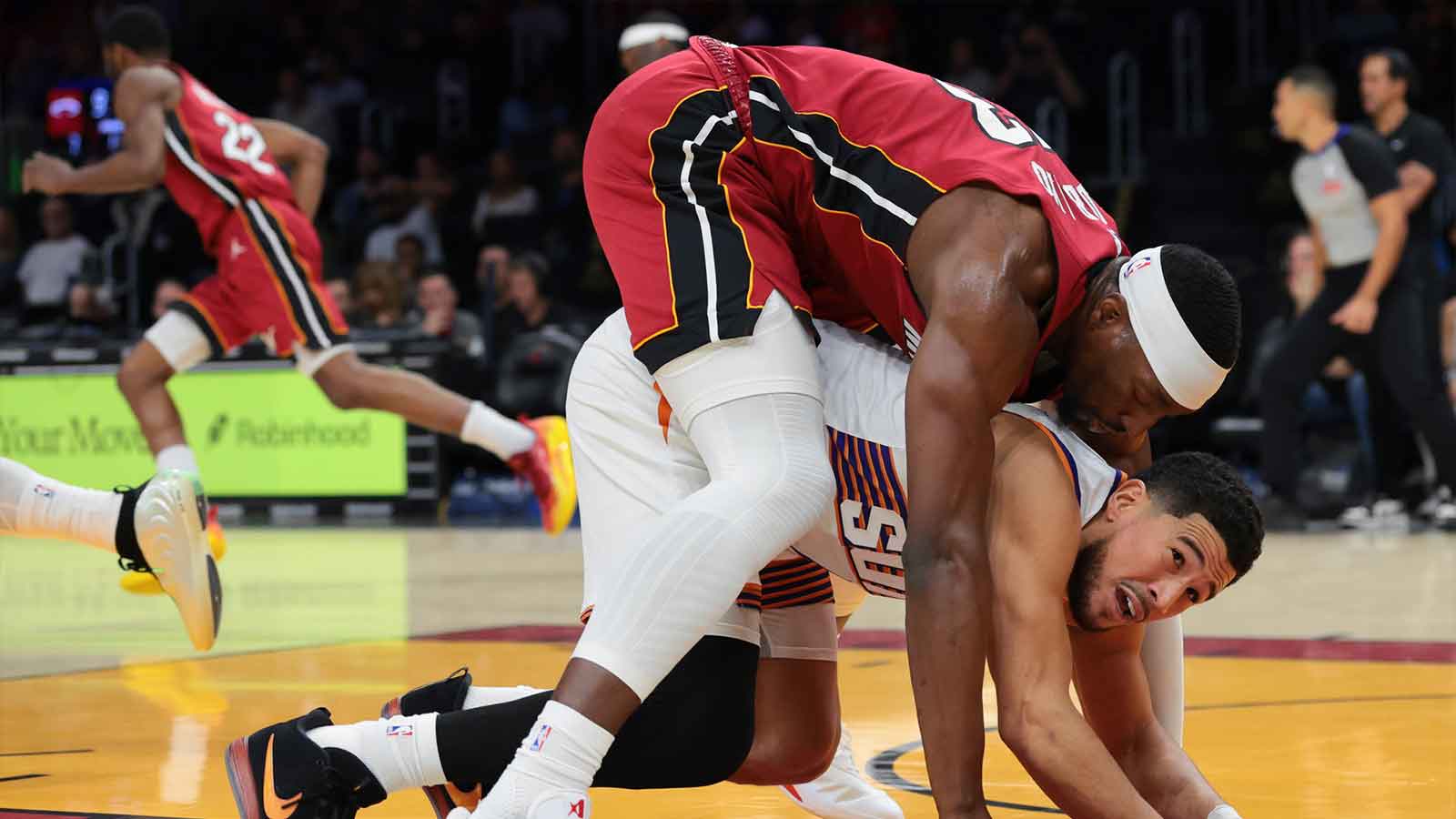 Suns’ Devin Booker lands awkwardly on leg after blocked shot vs. Heat