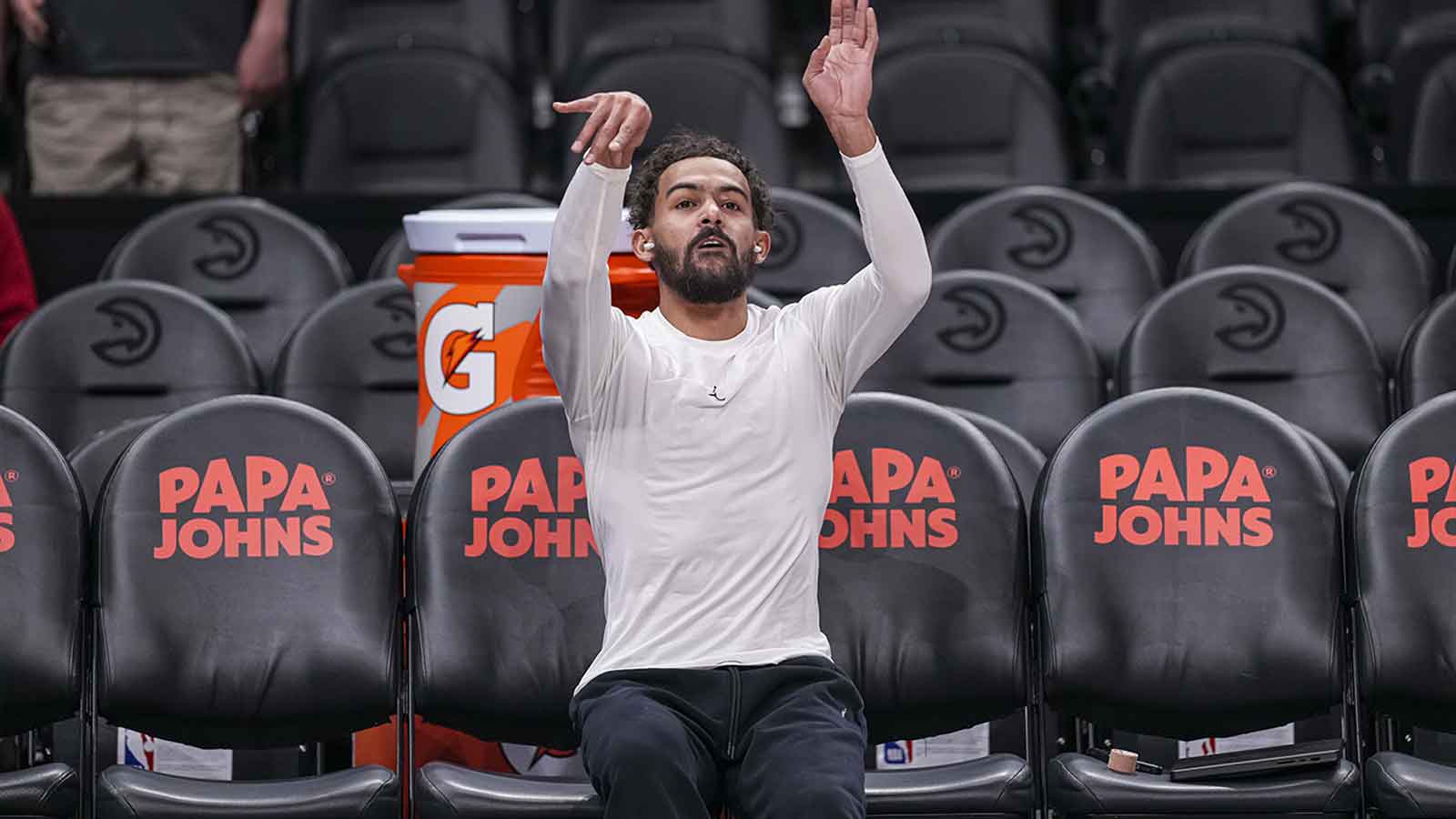 Watch Trae Young leave Hawks bench for one last time after Wizards trade