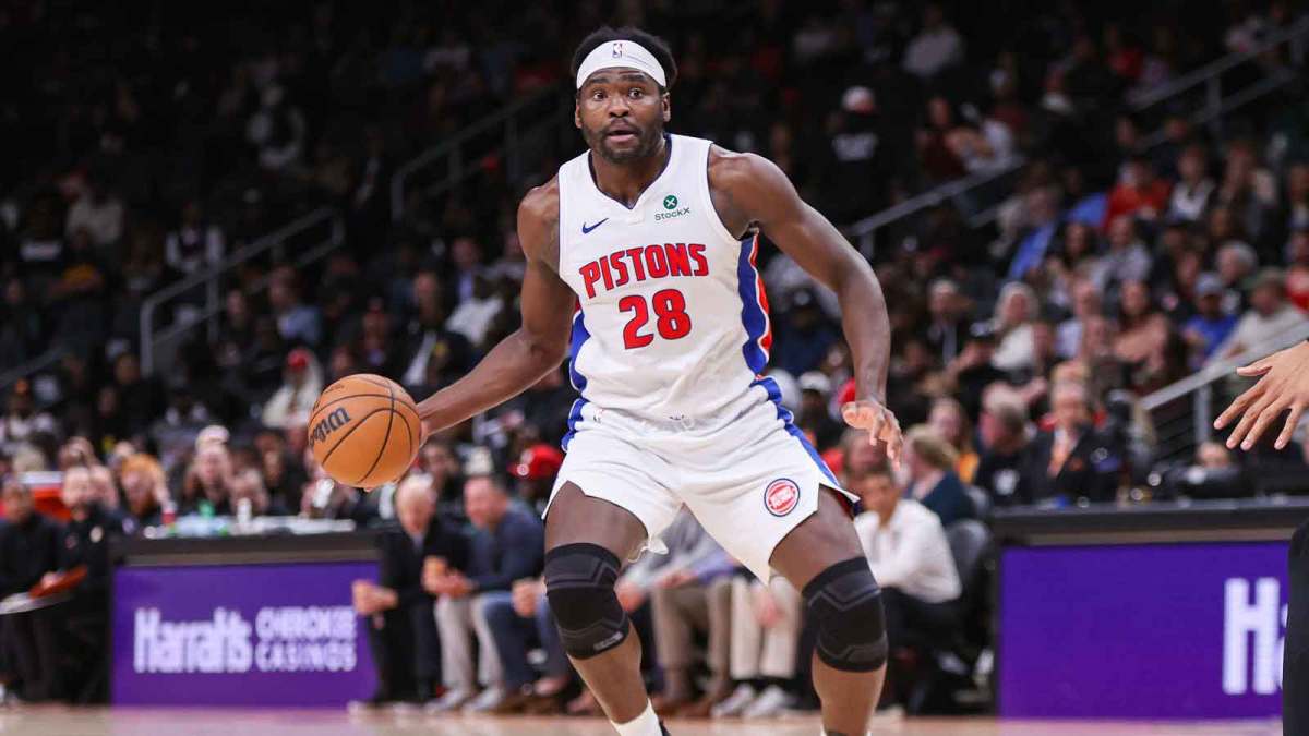 Detroit Pistons forward Isaiah Stewart (28) dribbles against the Atlanta Hawks in the second quarter at State Farm Arena.