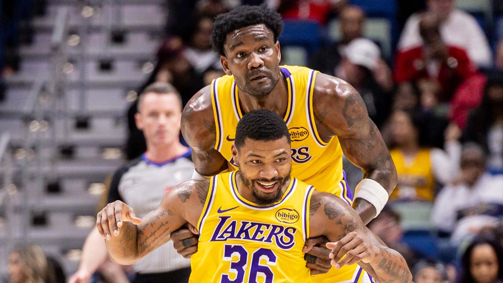 Lakers’ JJ Redick immediately benches Deandre Ayton after frustrating sequence