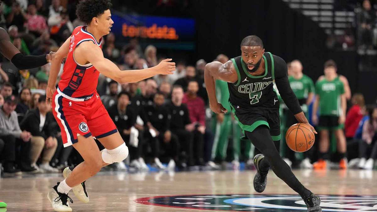 Boston Celtics guard Jaylen Brown (7) dribbles the ball against LA Clippers guard Kobe Sanders (4) in the second half at Intuit Dome.