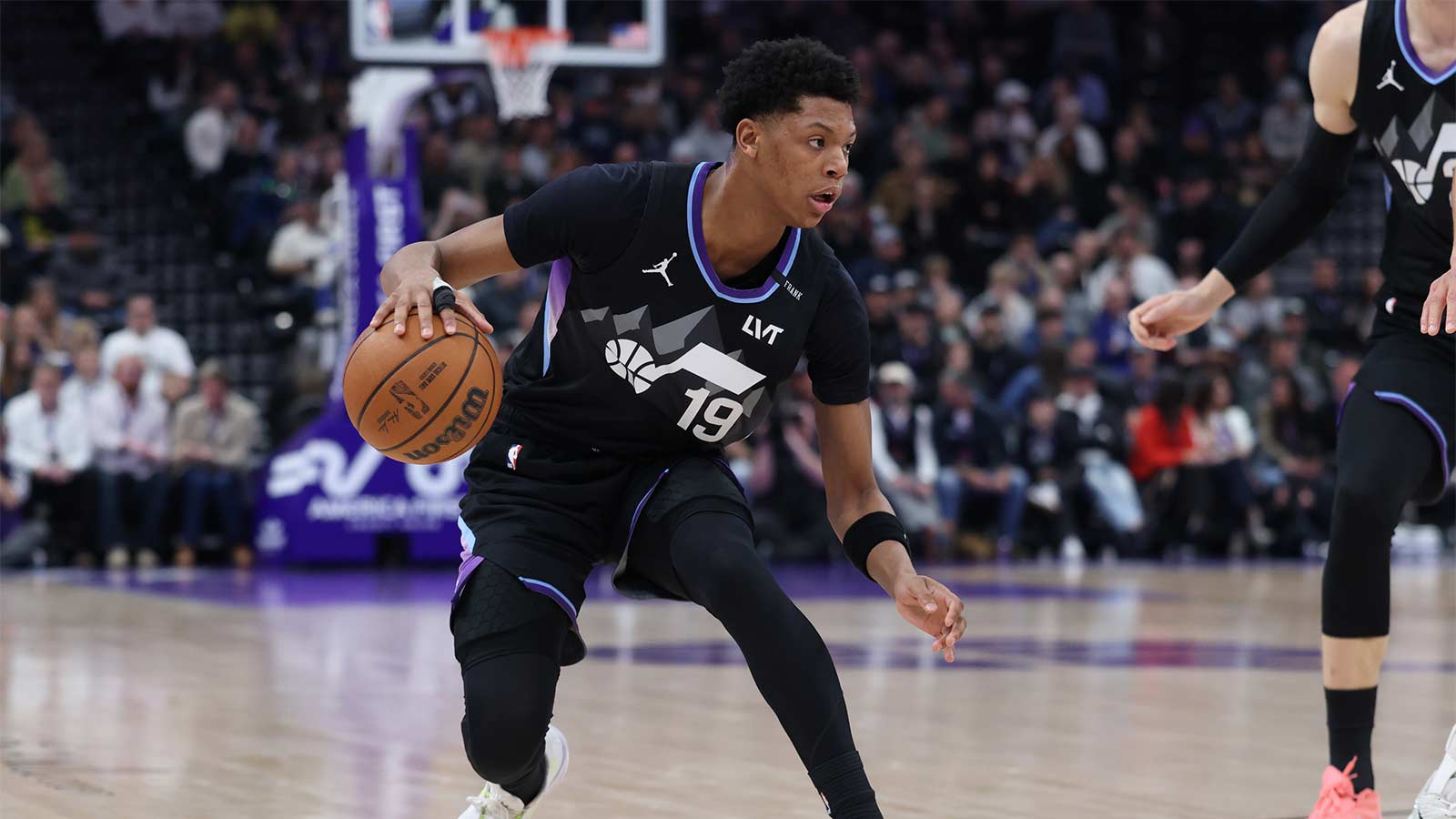 Ace Bailey dazzles Jazz fans with tomahawk slam vs. Nets