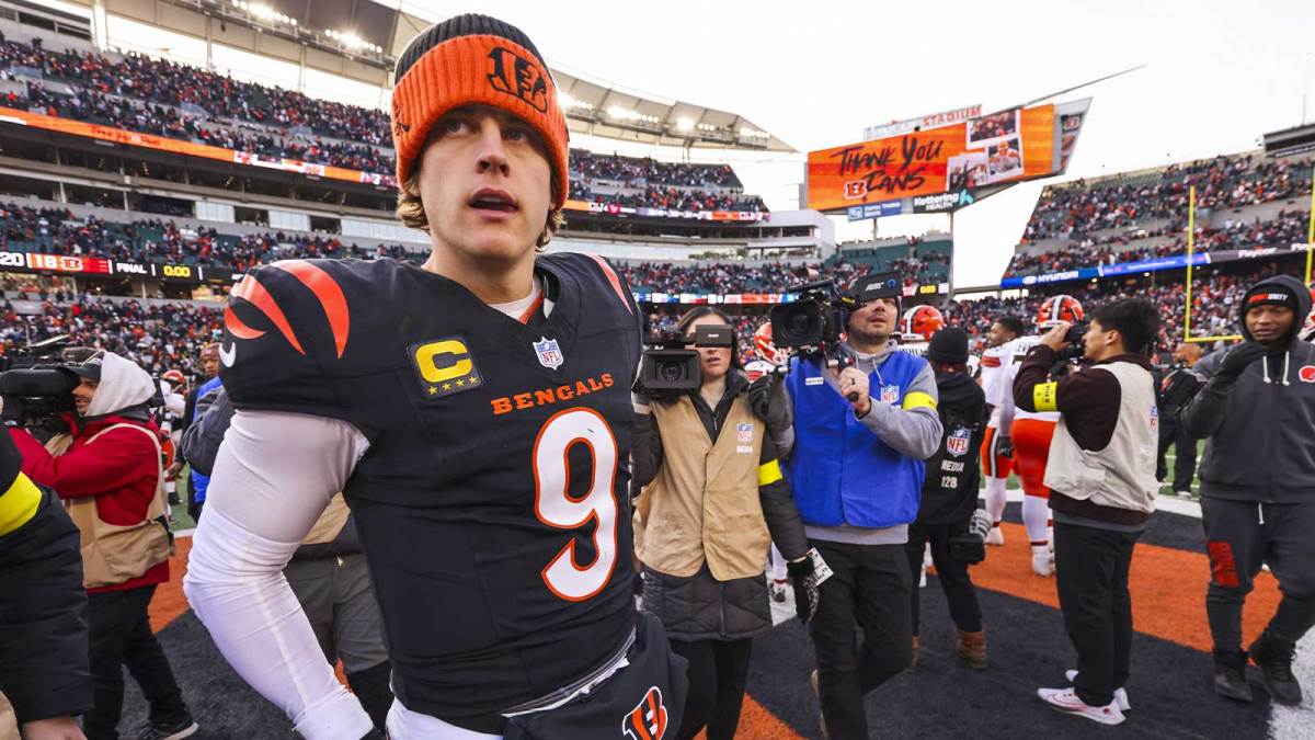 Cincinnati Bengals quarterback Joe Burrow (9) walks to the locker room following a loss against the Cleveland Browns at Paycor Stadium.