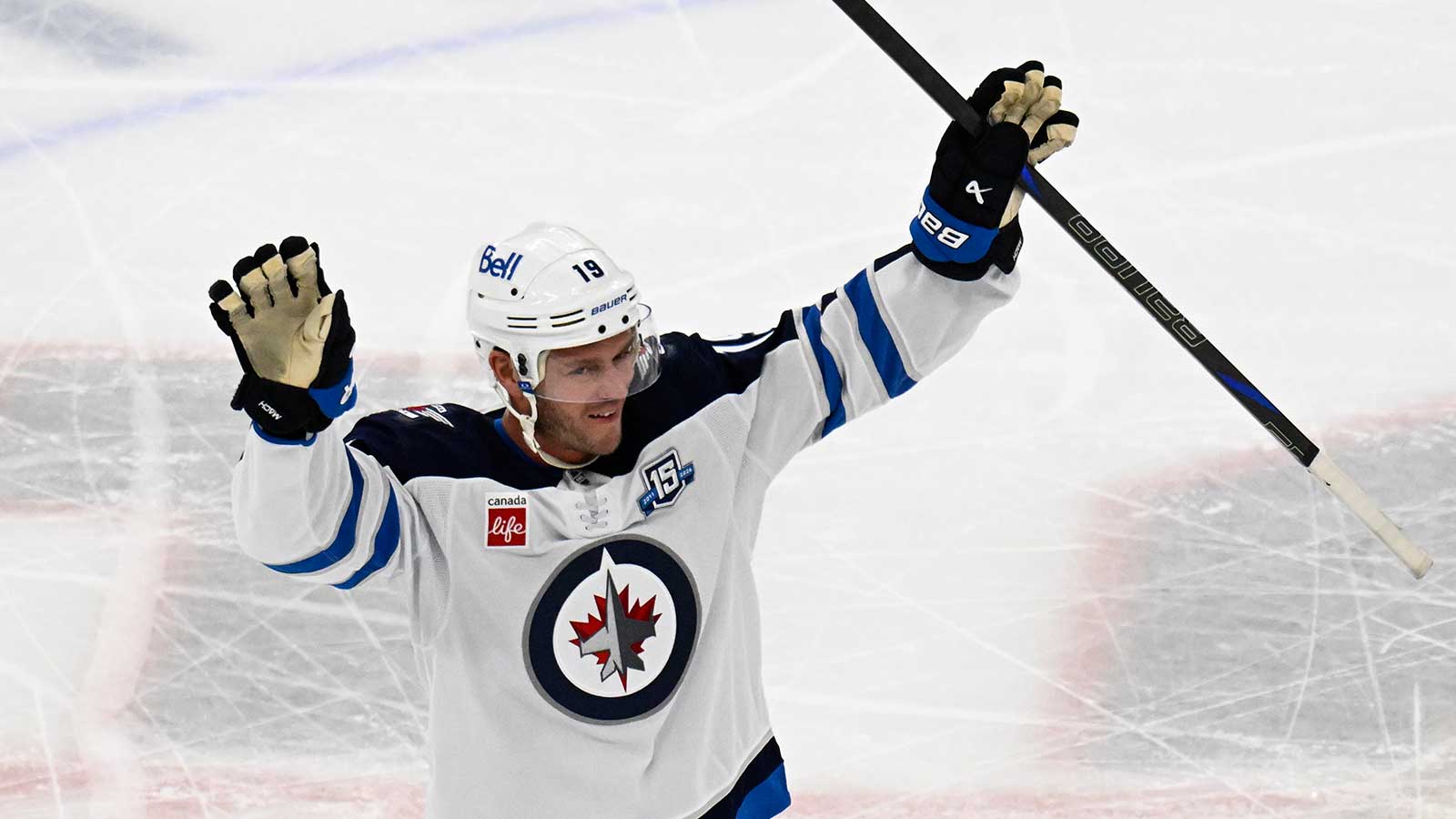 Winnipeg Jets center Jonathan Toews (19) acknowledges the crowd during the first period of his first game back at the United Center since leaving the Chicago Blackhawks.