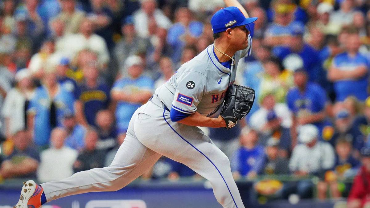 New York Mets starting pitcher José Quintana pitches during the first inning of Game 3 of the National League Wild Card series against the Milwaukee Brewers on Oct. 3, 2024, at American Family Field in Milwaukee.