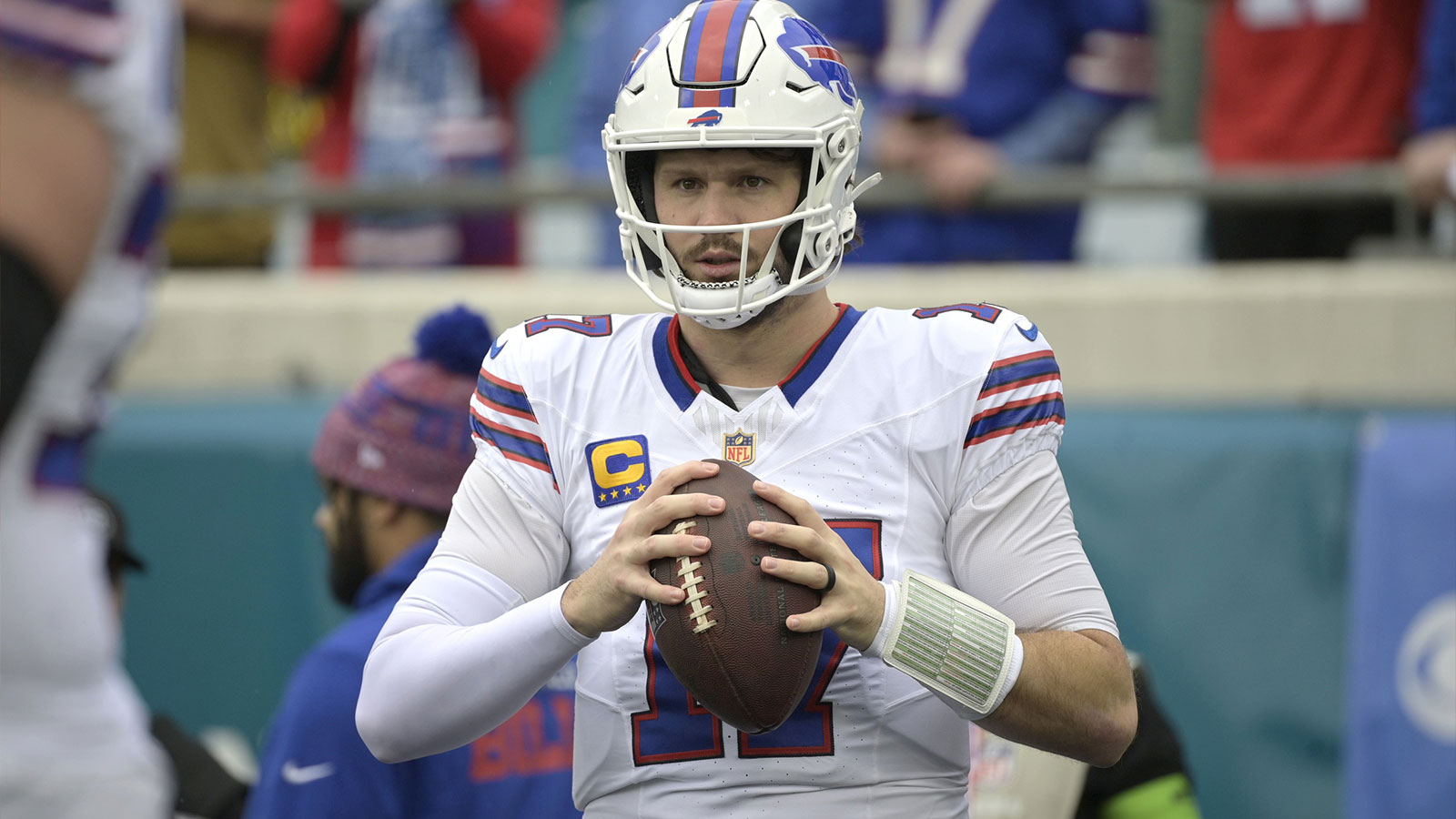 Bills QB Josh Allen suffers injury scare early in Jaguars playoff game