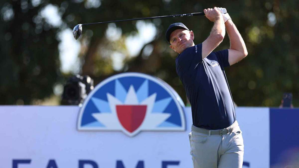 Justin Rose plays his shot from the 18th tee during the second round of the Farmers Insurance Open golf tournament at Torrey Pines Municipal Golf Course - South Course.