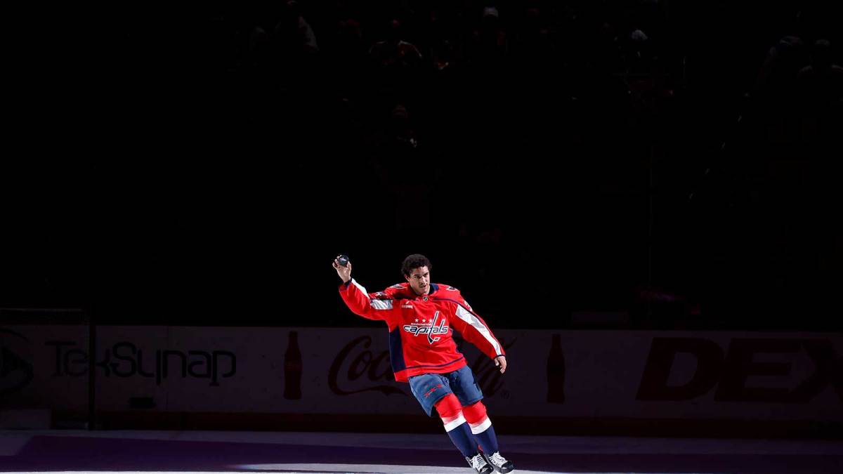 Washington Capitals right wing Justin Sourdif (34) waves to the crowd after being named number one star of the game against the Anaheim Ducks at Capital One Arena.