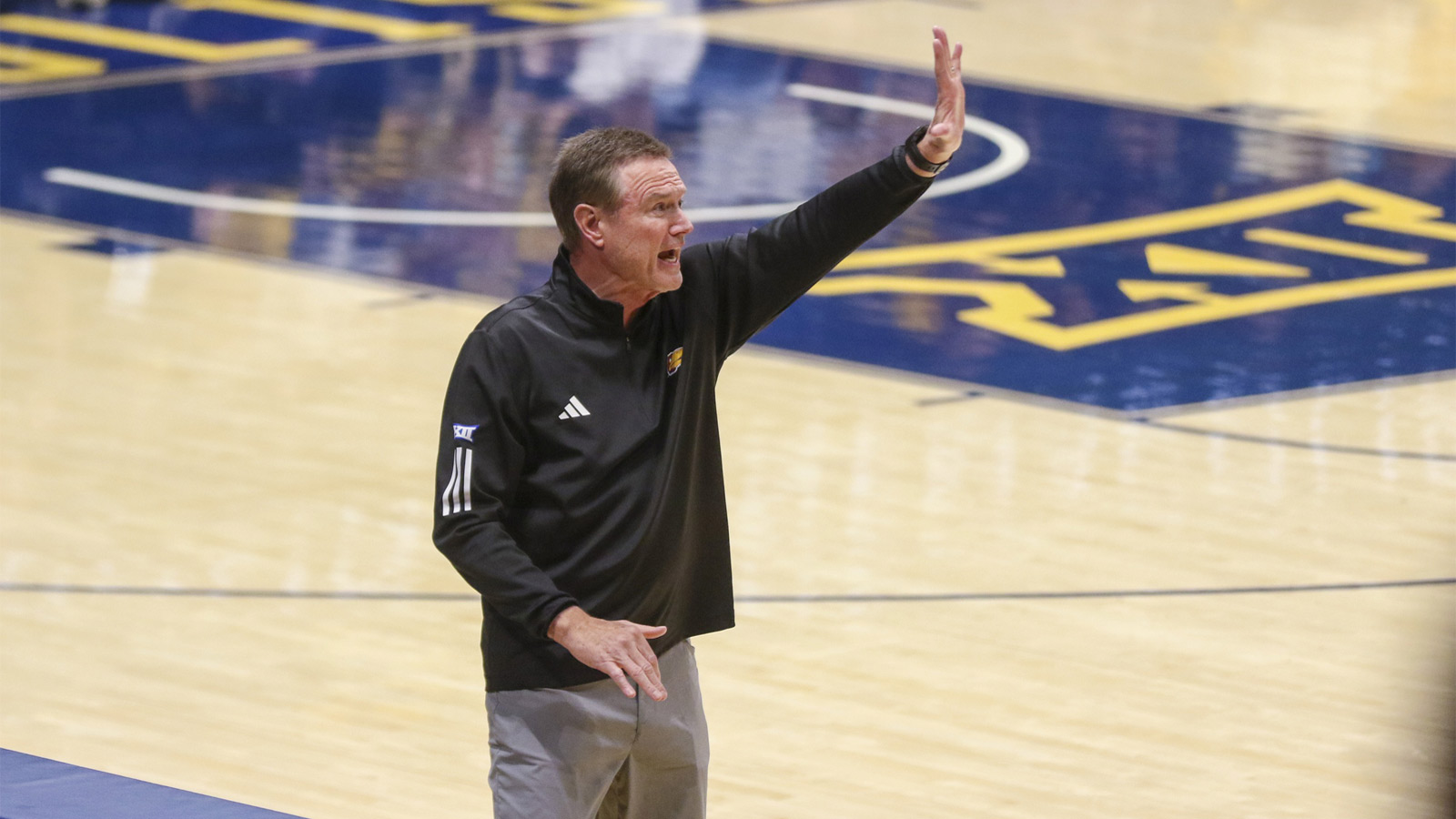 https://wp.clutchpoints.com/wp-content/uploads/2026/01/Kansas-basketball-coach-Bill-Self.jpg