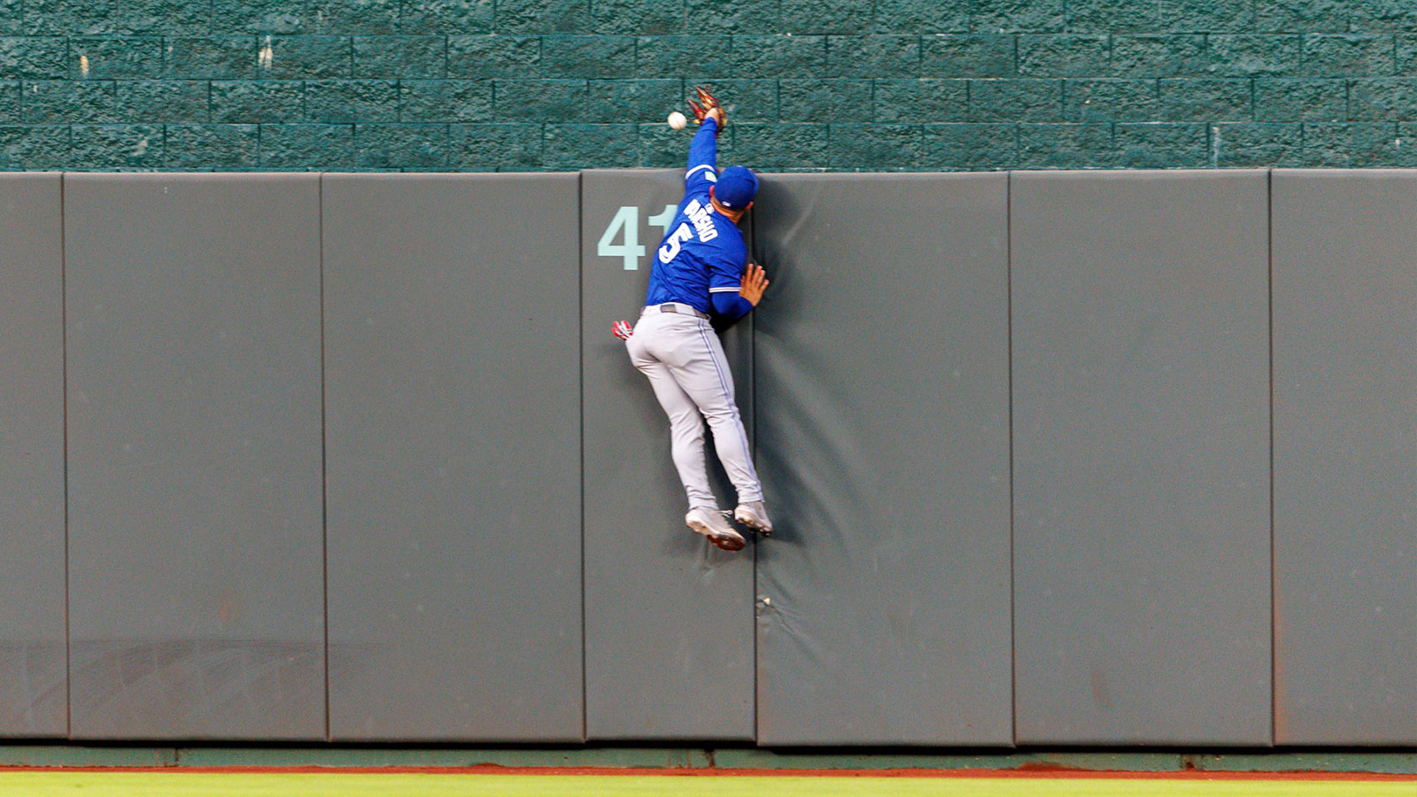 Royals’ Vinnie Pasquantino pens long response to Kauffman Stadium wall changes