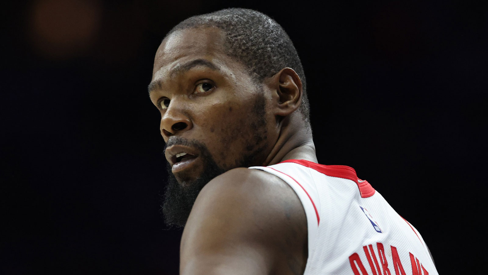 Rockets forward Kevin Durant trash talks with Pistons fan during free throw attempt