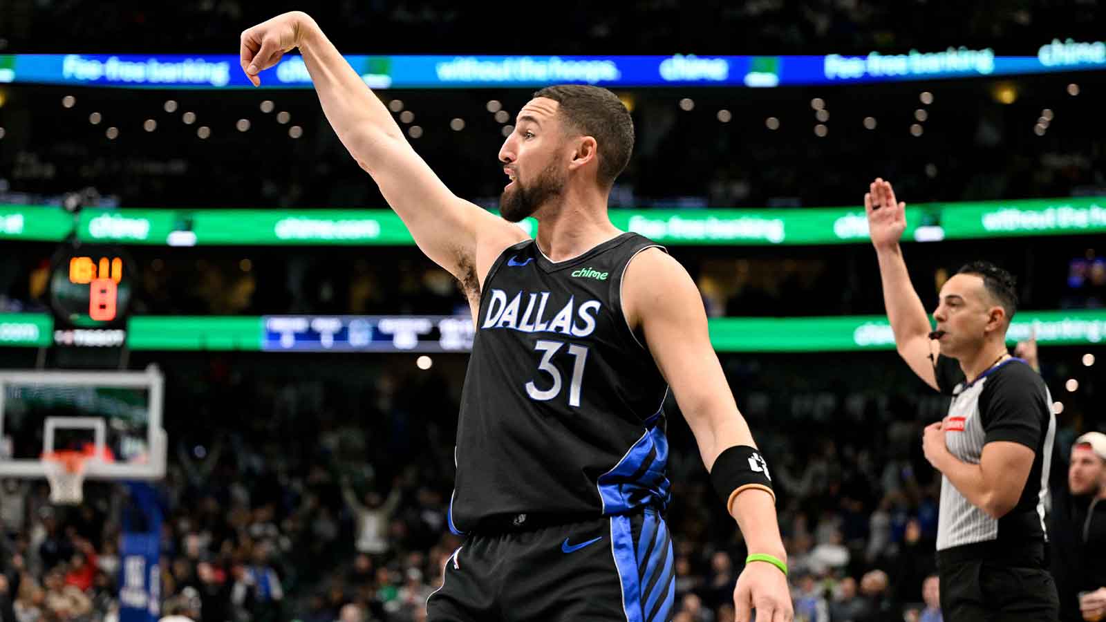 Mavericks’ Klay Thompson has perfect instant reaction to passing Damian Lillard