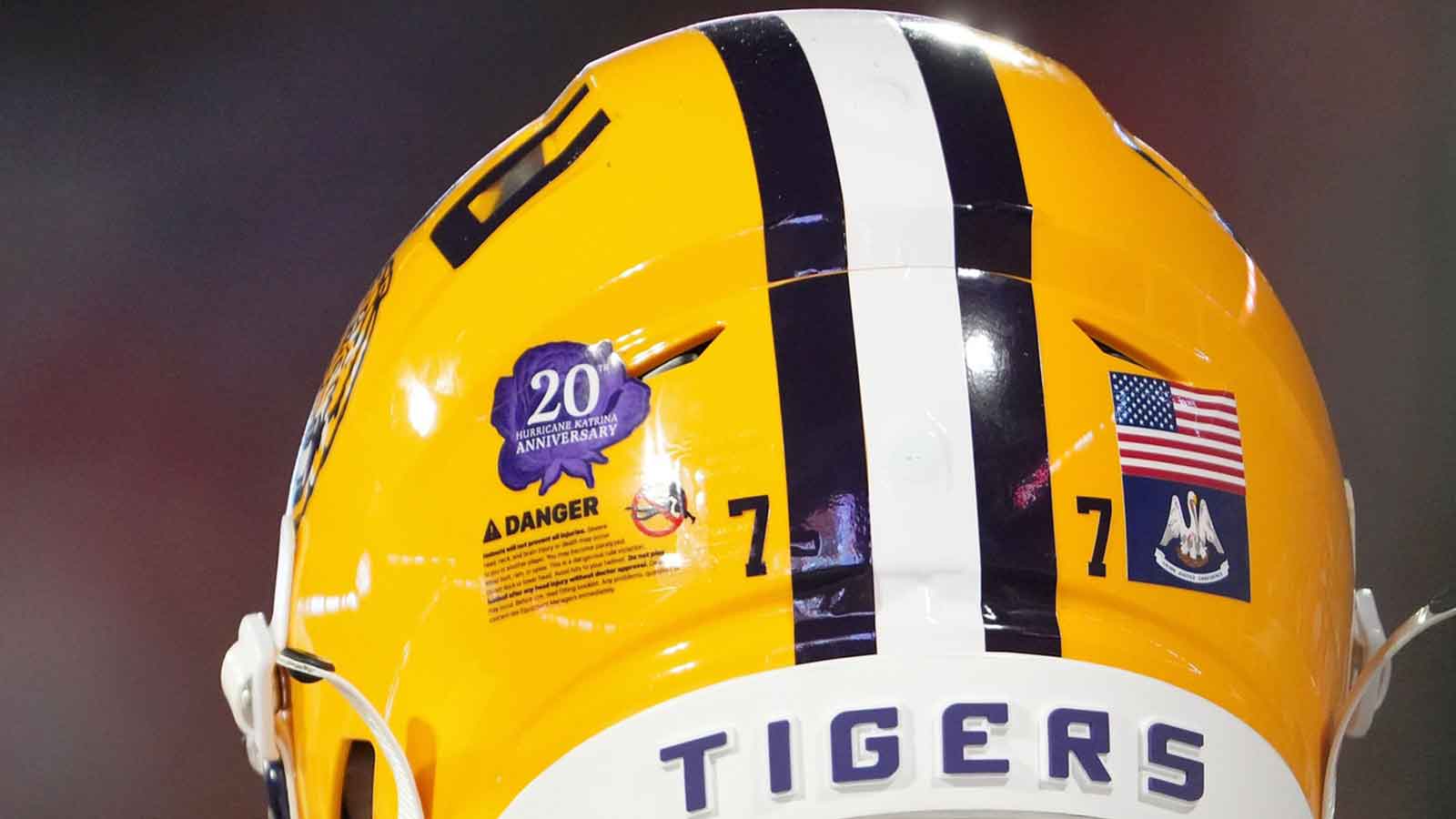LSU freshman LB re-signs with Lane Kiffin’s squad after transfer portal consideration