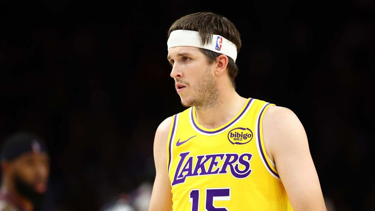 Lakers guard Austin Reaves (15) against the Phoenix Suns at Mortgage Matchup Center