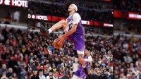 Los Angeles Lakers center Jaxson Hayes (11) goes up for a dunk against the Chicago Bulls during the second half at United Center.