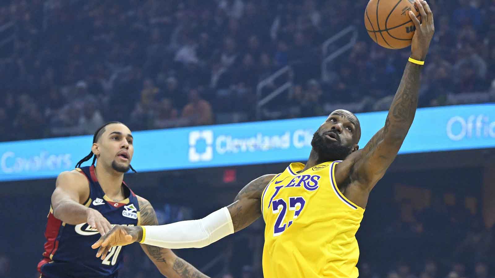 Lakers’ LeBron James has proud dad moment caught on camera after Bronny’s throwdown
