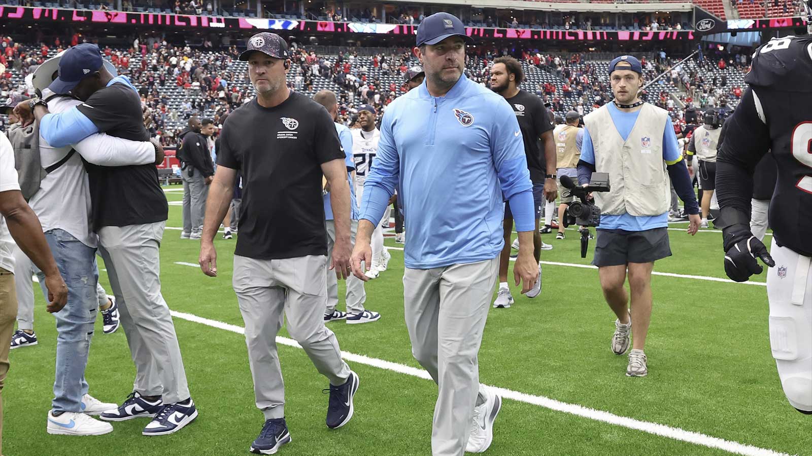 Chargers complete OC interview with former Titans head coach