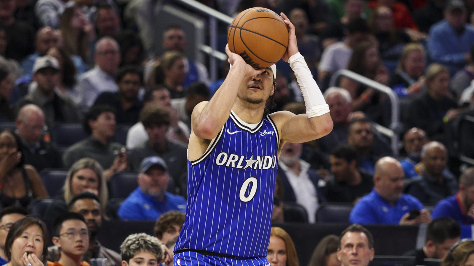 Magic’ Anthony Black watching his dunk over 4 Grizzlies absolutely rules